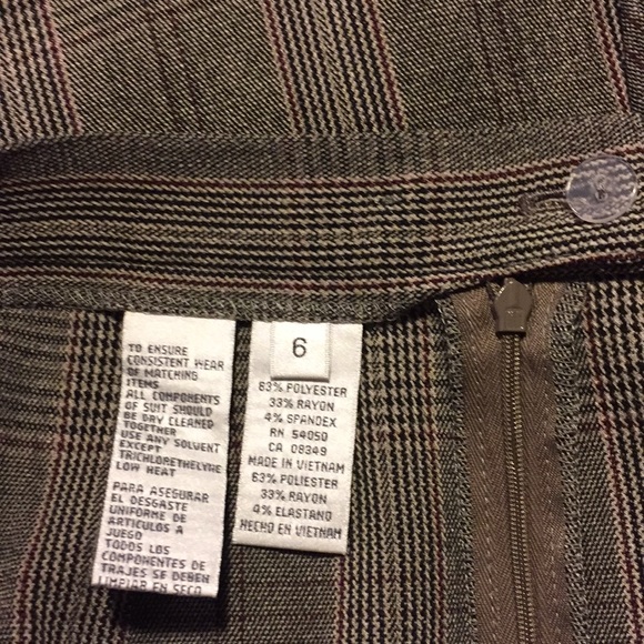 Jones New York suit - Picture 7 of 7